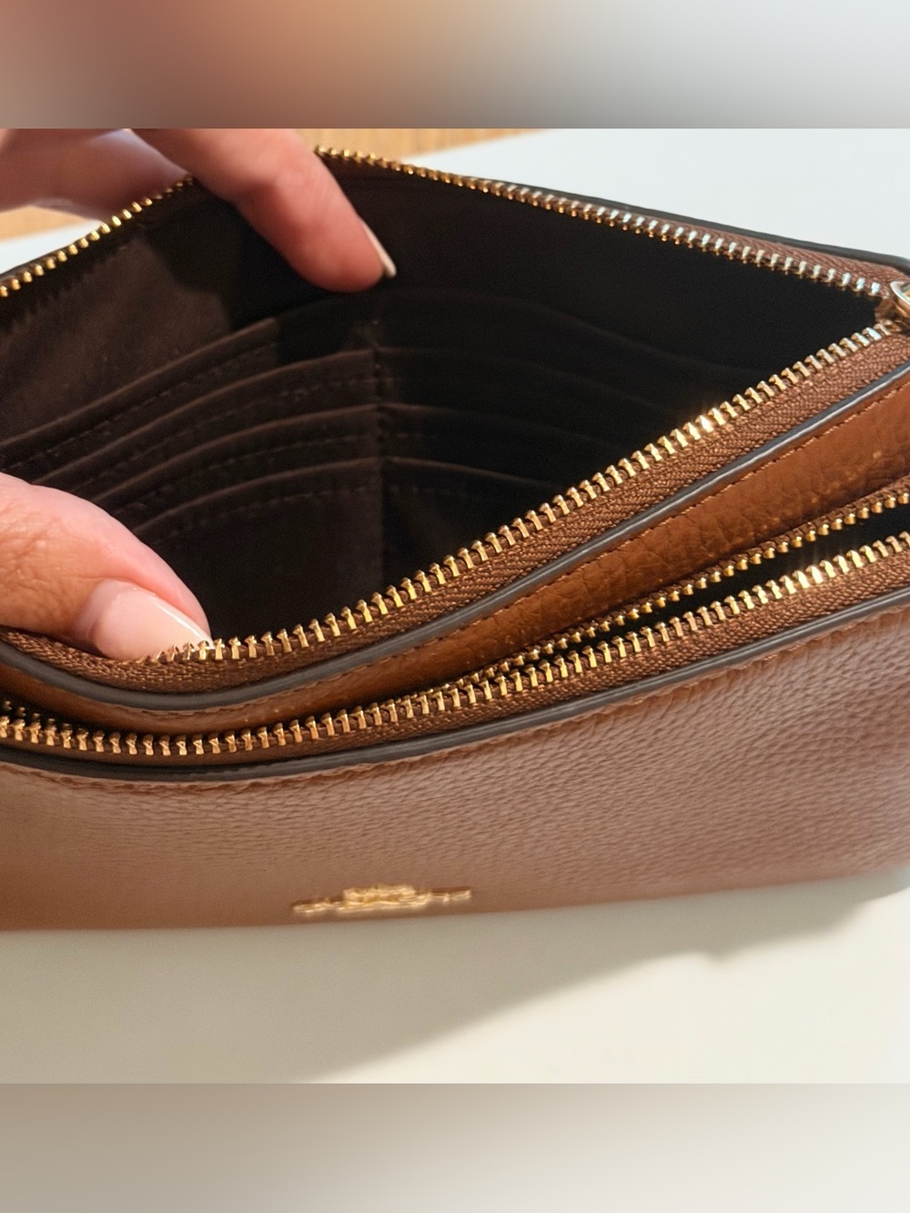 New Coach Brown Pebbled Leather Zip Wallet with Gold Logo - Picture 6 of 7